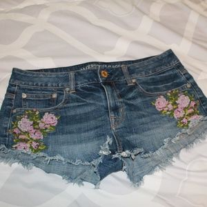 ❤AEO Floral Jean Shorts